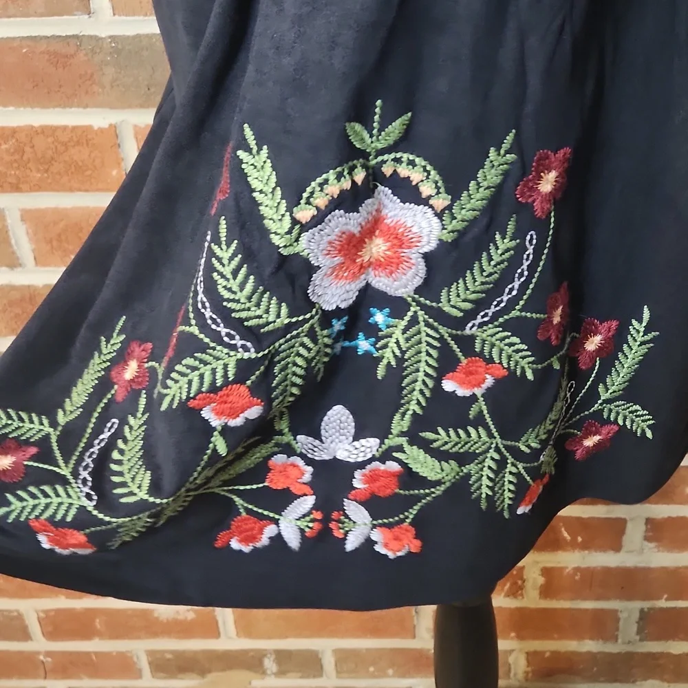 Alter'd State embroidered sheeth dress side Medium - Picture 3 of 6